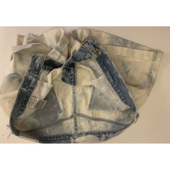 Old Navy Women's Size 12 Blue tie dye Denim Distressed Boyfriend Shorts - Picture 3 of 5